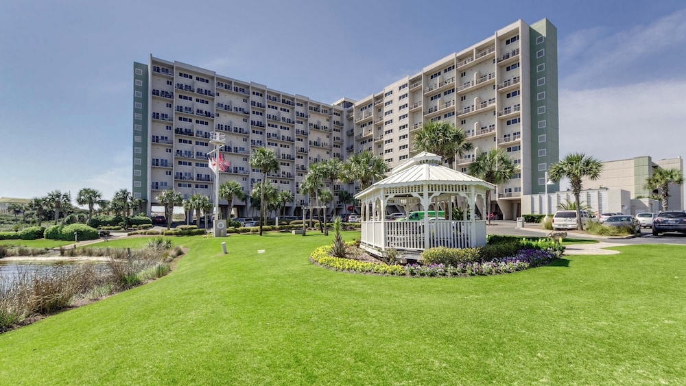 Beachfront Charm Meets Lake Life + Free Tickets: Dolphin Cruise & More!