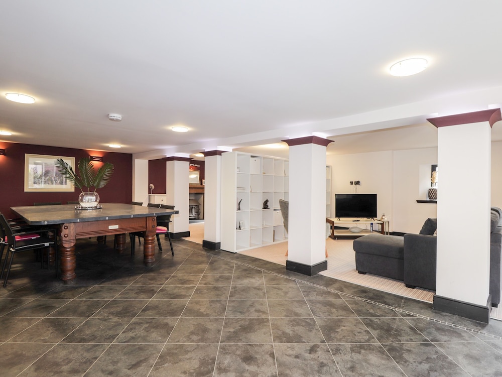 Mary Ann Apartment