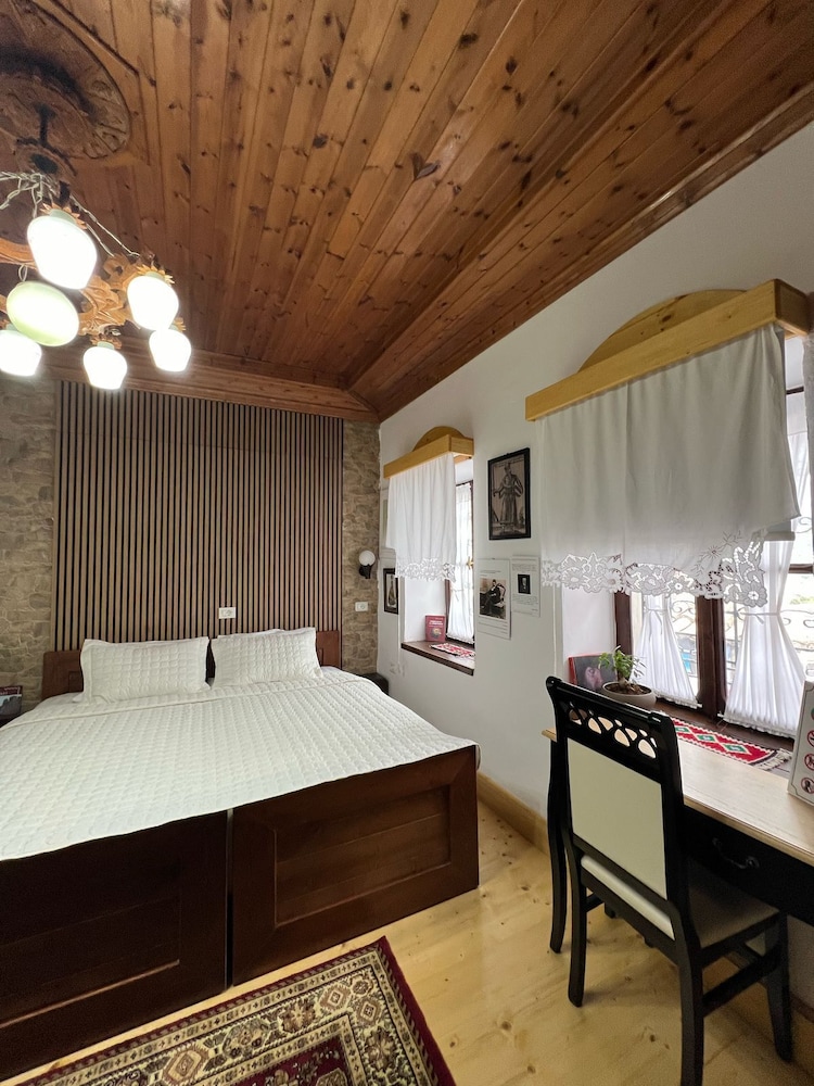 Old Town Guesthouse Guri