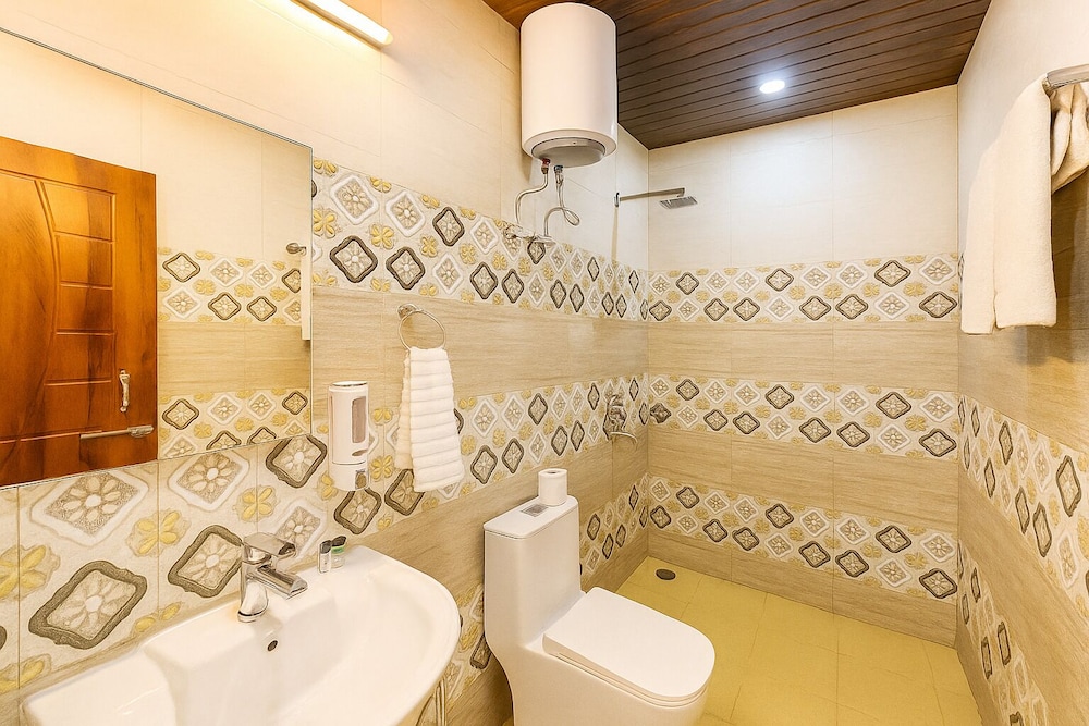 Hotel Shiva Lake - Near Mussoorie Lake
