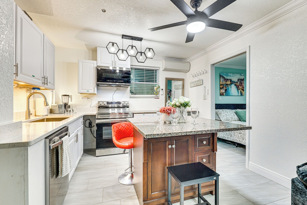 Steps to Shore: Walkable Clearwater Beach Condo