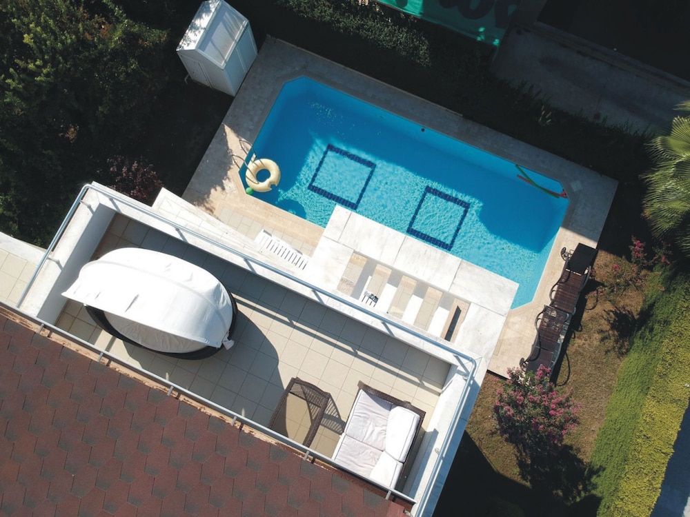 Paradise Town Villa Elite