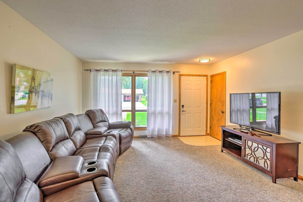 Quaint Ida Grove Apartment Near Creek & Park! view 2