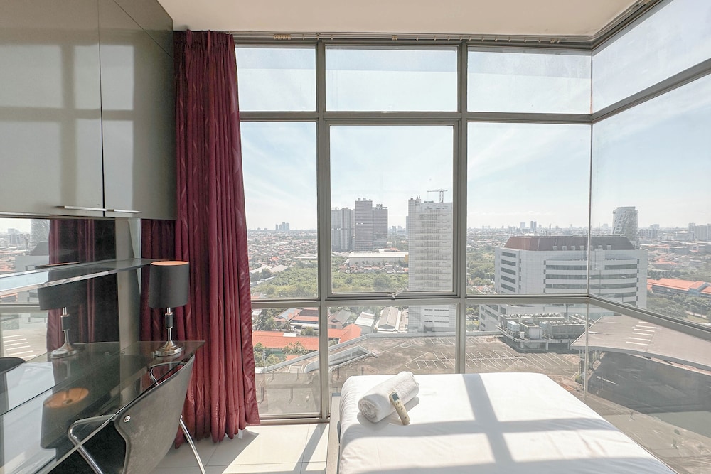 Spacious And Comfortable Living 3Br Apartment At Aryaduta Residence