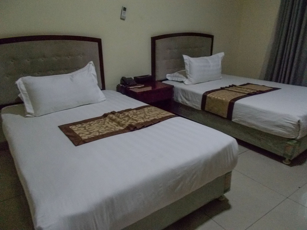 Four Pillars Lodge