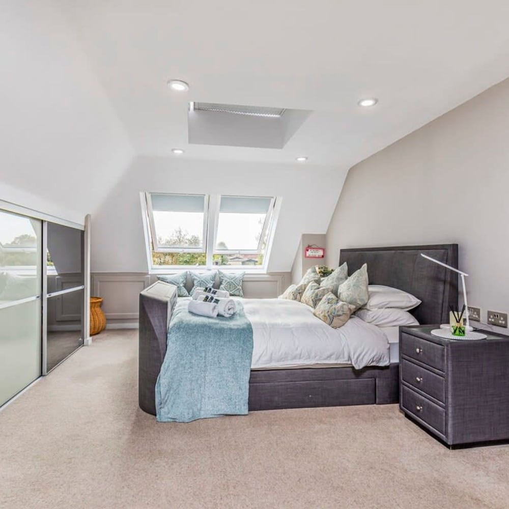 Spacious Stylish Home Nr Chichester view 2