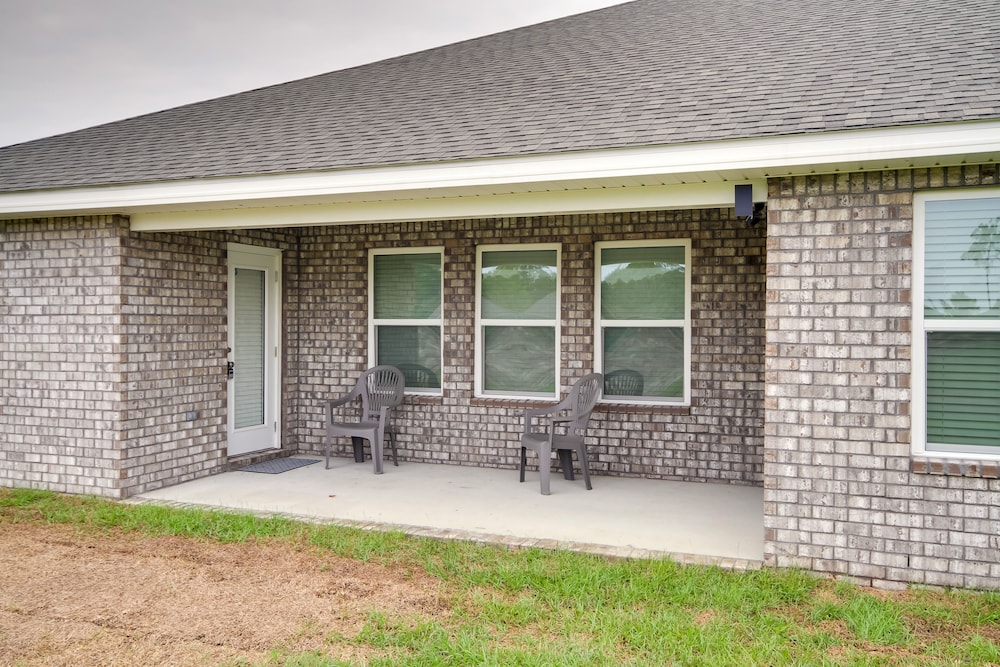 Lovely Long Beach Retreat w/ Covered Patio! view 5