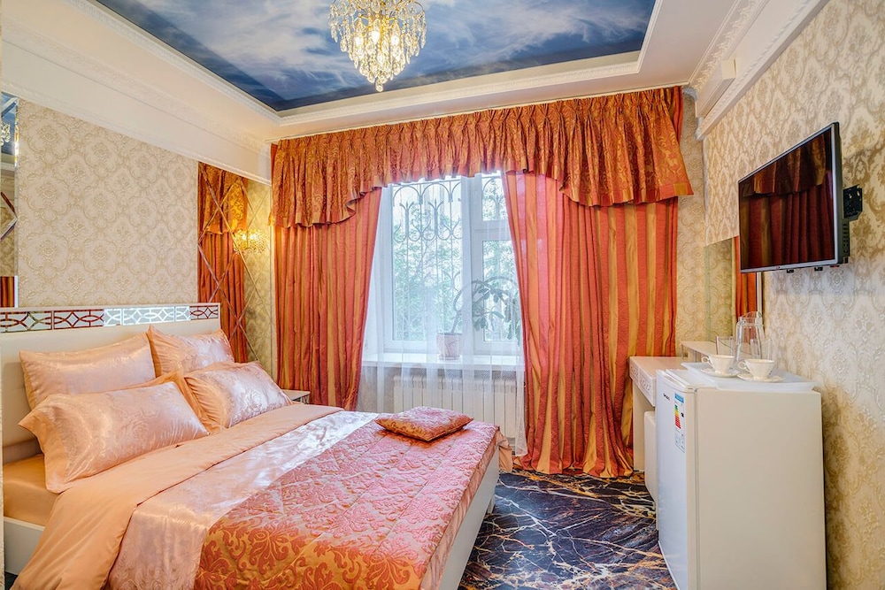 Golden Hotel