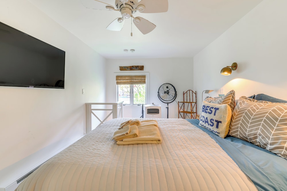 Steps to Beach: Stylish & Lofted Provincetown Gem