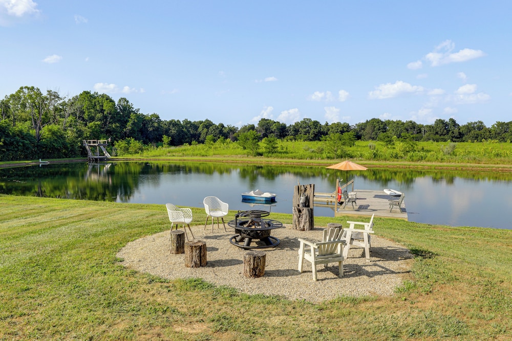Private Ponds & Trails: Hillsboro Nature Retreat!