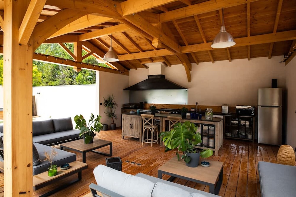 Proven ale House With Pool and spa