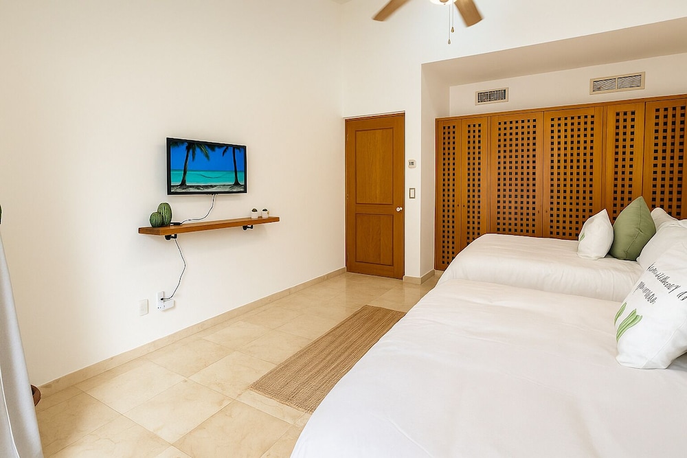 Family Villa Private Pool 3 Min Walk To The Beach