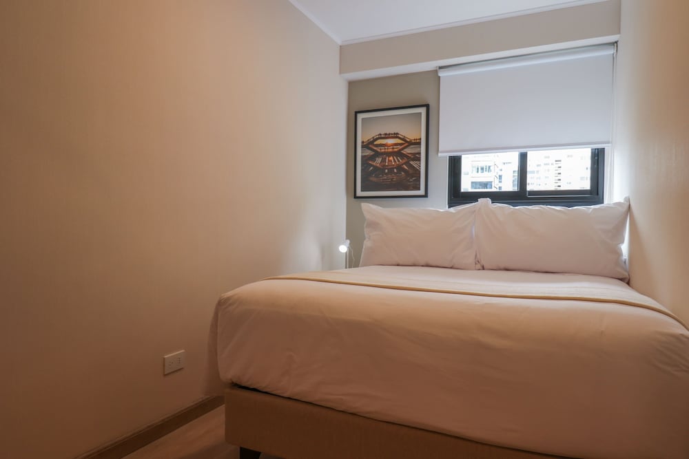 w Beautiful 2BR w Balcony in Miraflores