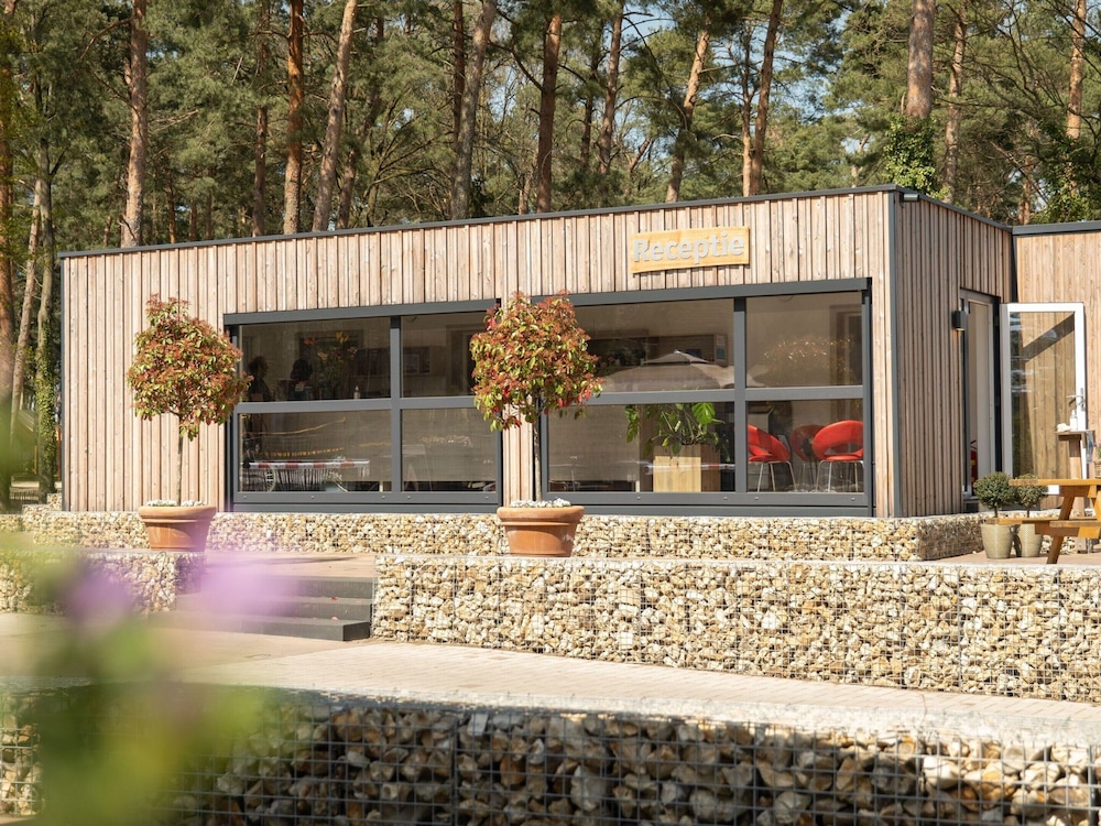 Peaceful Stay Near the Woods