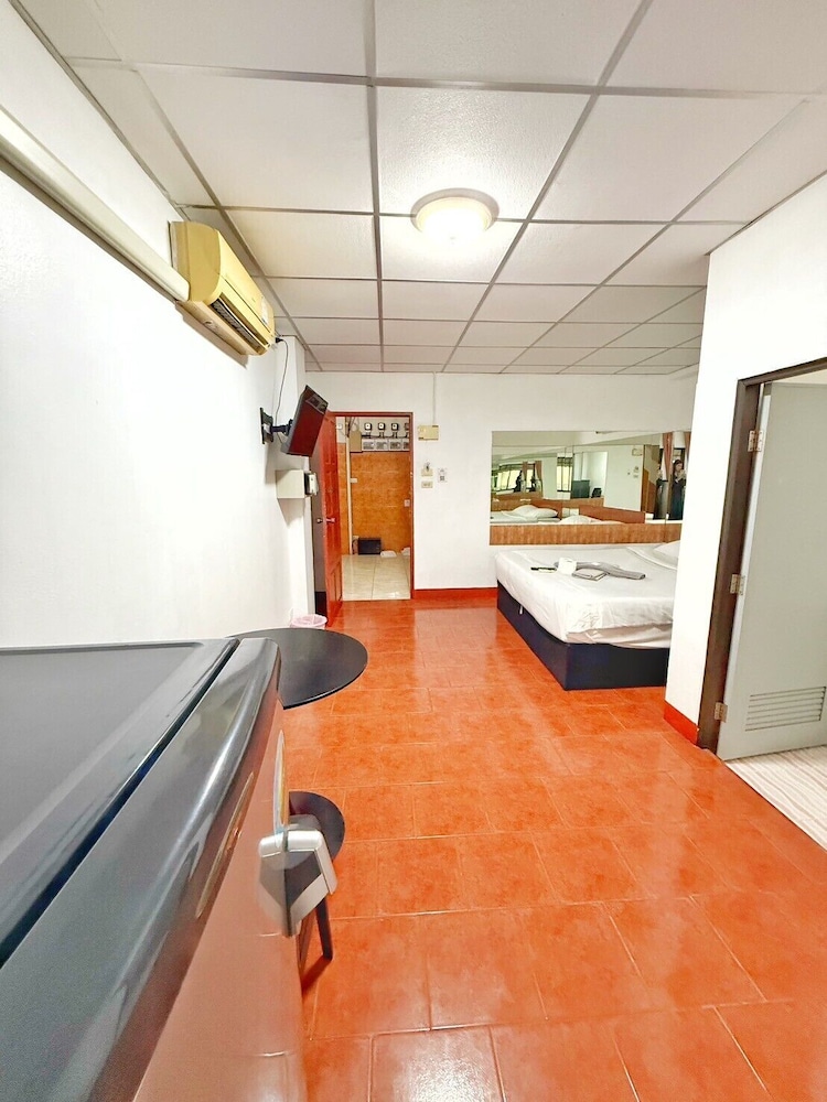 Malee Guesthouse & Restaurant