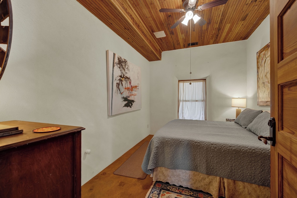 The Willows Casa Grande + Sundown Suite Sleeps 13 - Close to Main St