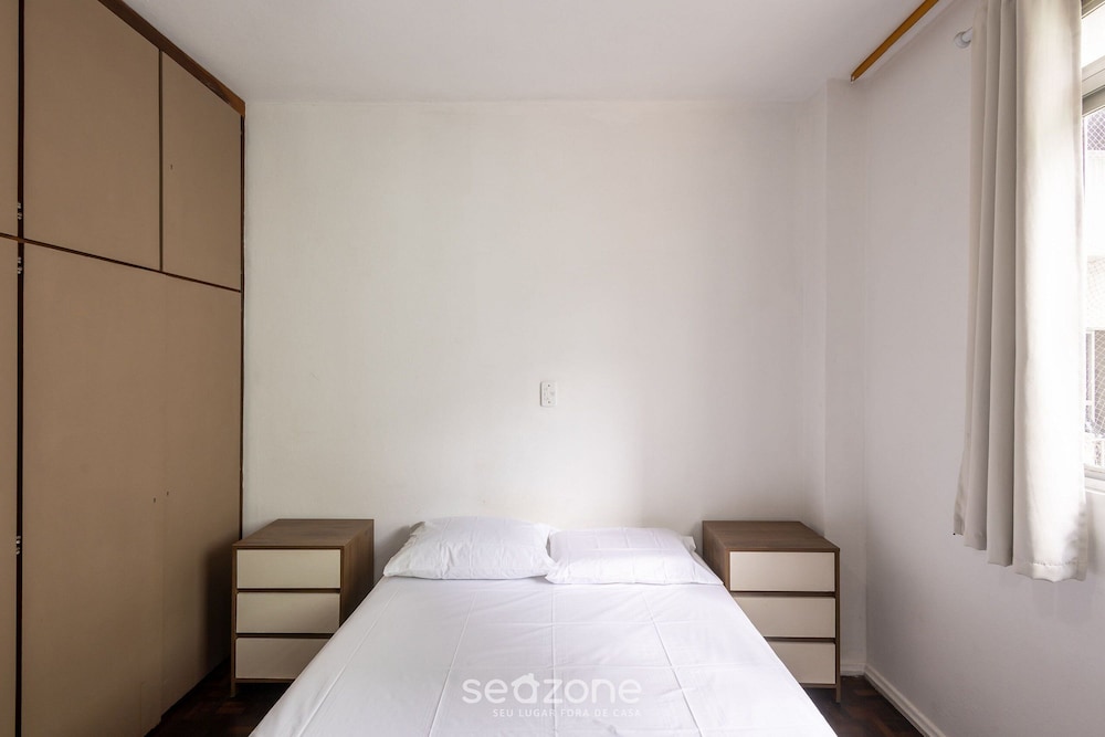 Apt in BC Center w Balcony 260m From Beach Elo0207