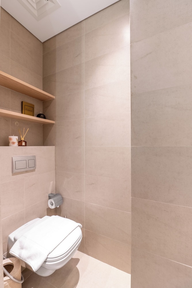 JVC Gem 2BR w maidsroom - Oakley Square