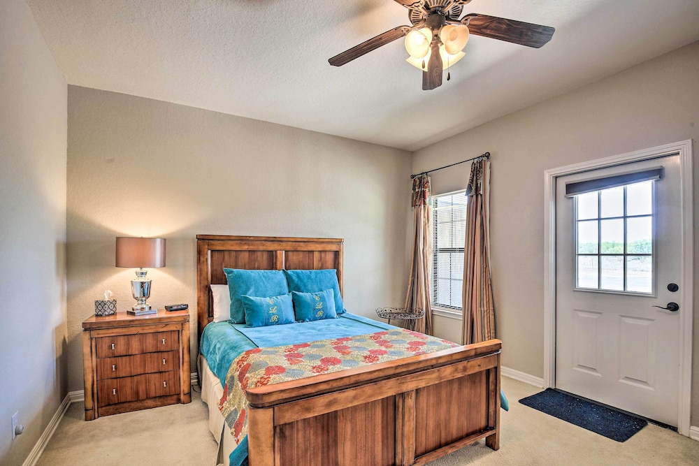 Luxury San Antonio Retreat: 110-acre Private Ranch view 4