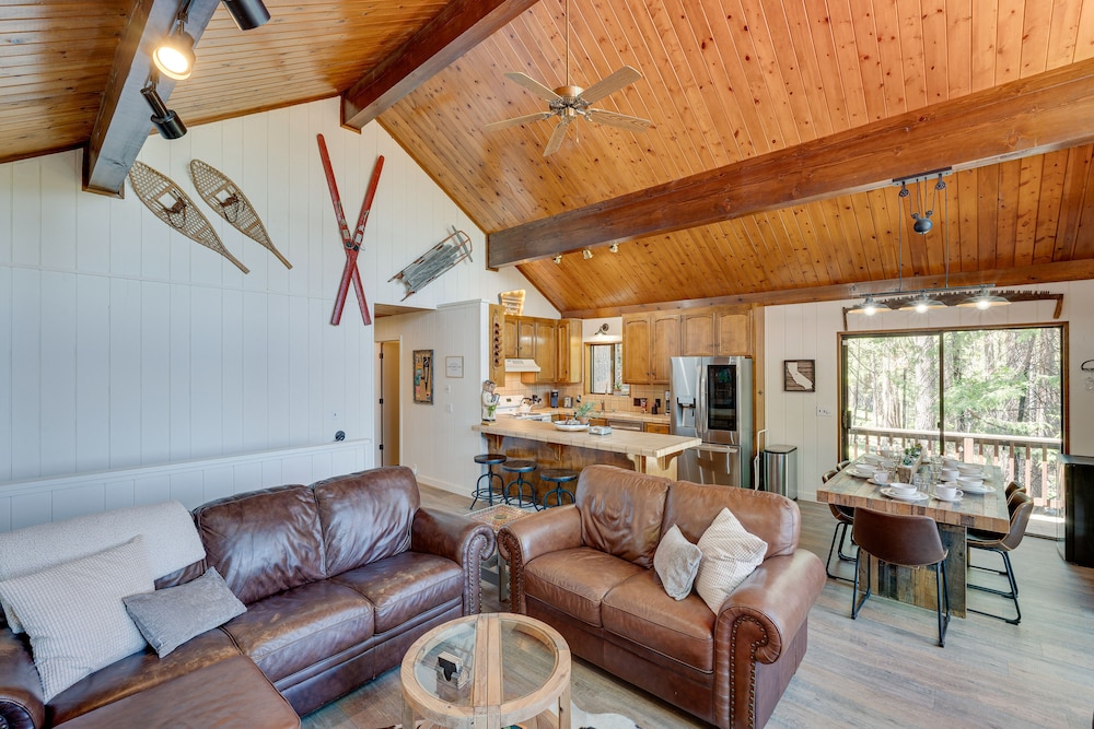 Airy Arnold Cabin Stay w/ Deck + Mountain Views! view 5
