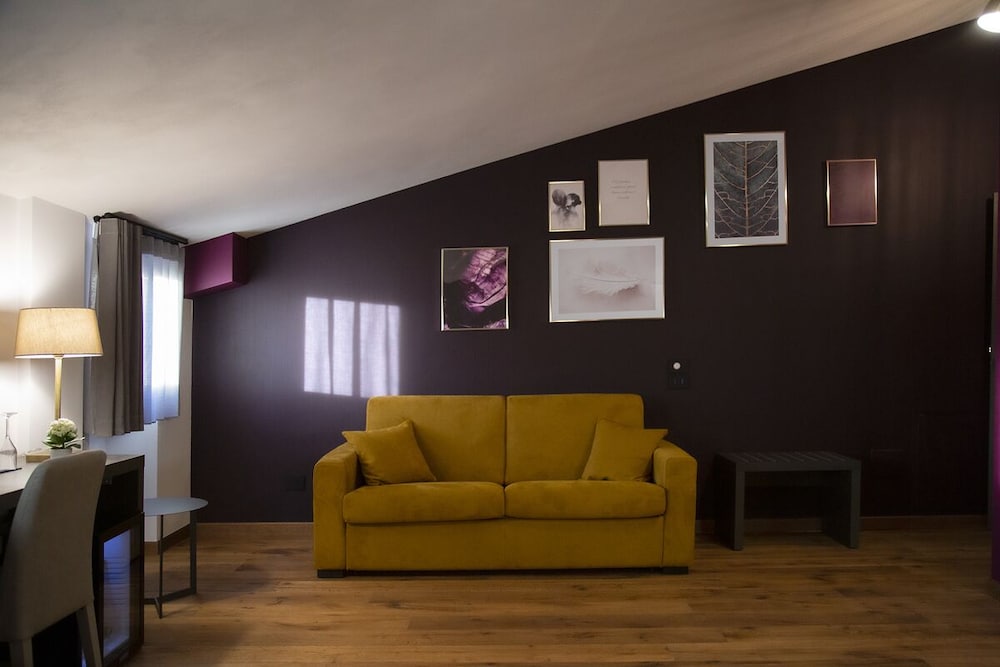MANTRA Suite&Room
