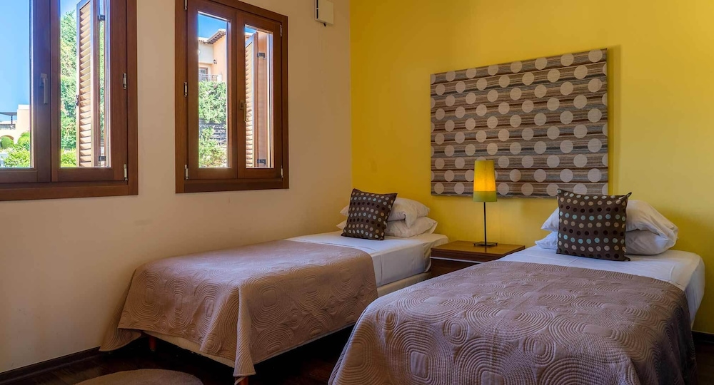 Villa TD02 TV - Arethusa view 5