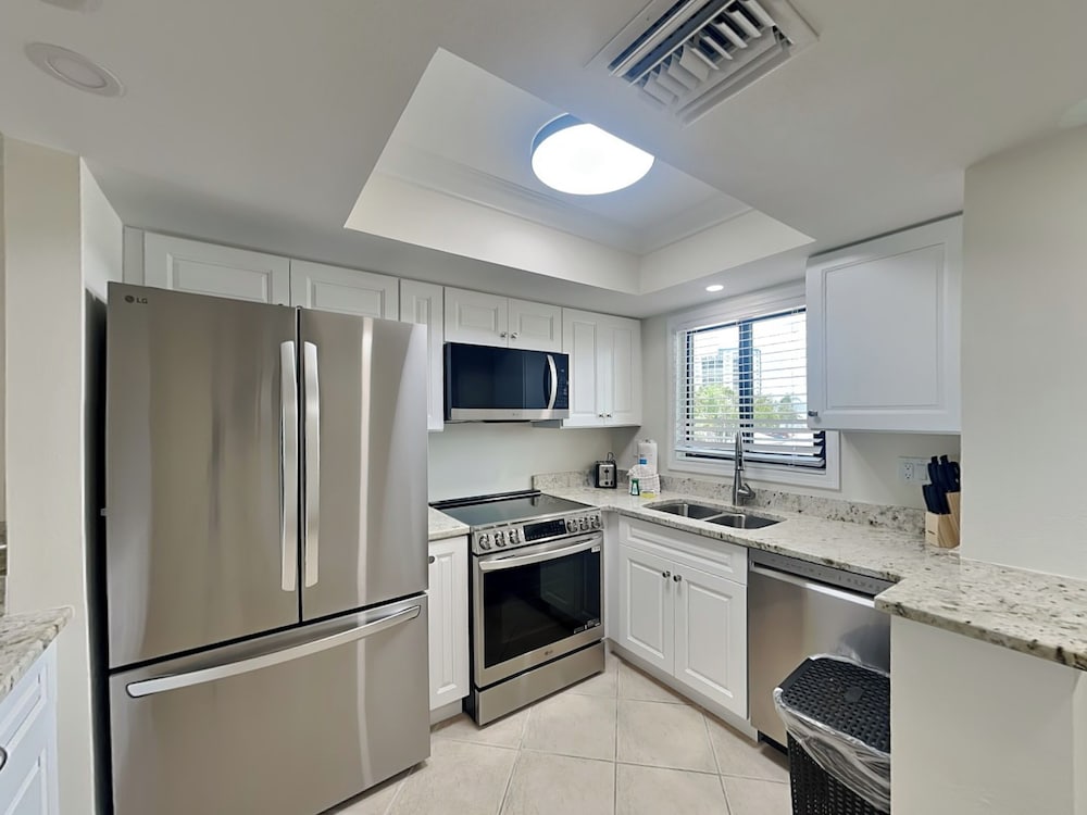 Seaside 2 by Distinctive Beach Rentals