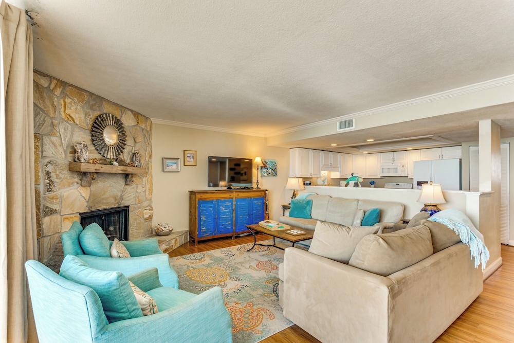 Direct Sand Access! Family Pensacola Beach Retreat