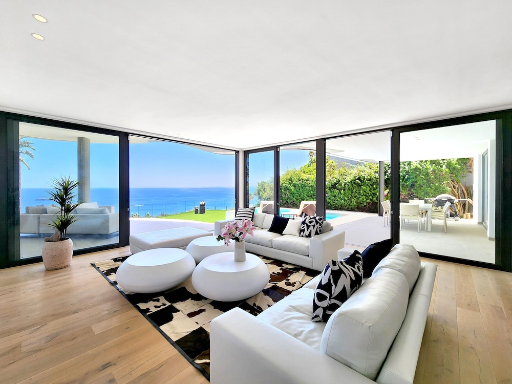 Ocean Villa - Ultra Luxury Villa in Bantry Bay