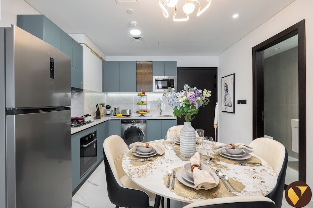Vogue Opalz short Drive to Dubai Hills M