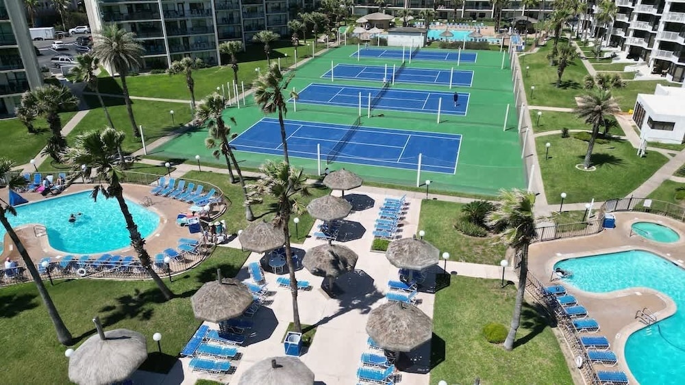 Beachfront Hotspot - New Furnishings - Pool - 1st Floor