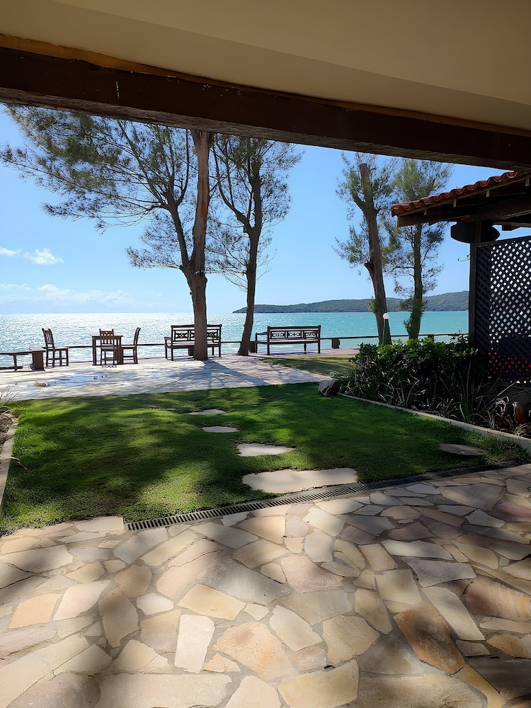 Casa DelMare Cond. com saída na praia
