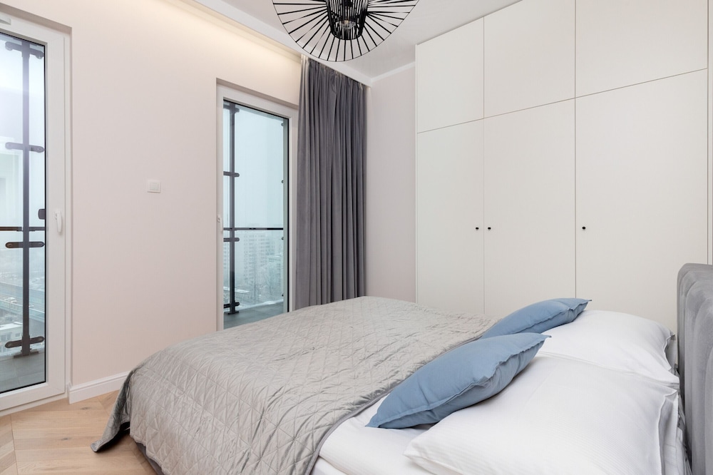 Kasprzaka Modern Apartment by Renters view 3
