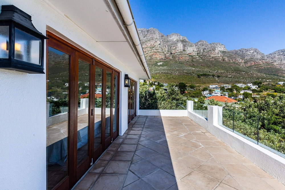 Camps Bay 4bed Home w Pool and Views Alma Marina