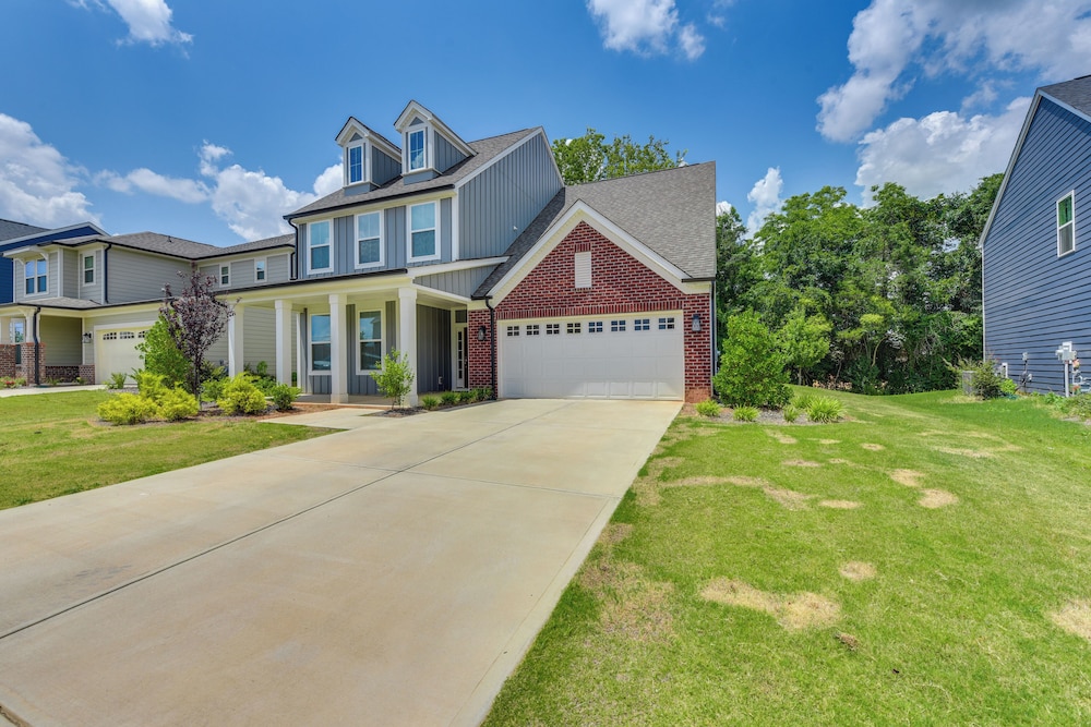 2 Mi to Historic Dtwn Belmont: Family Gem w/ Patio