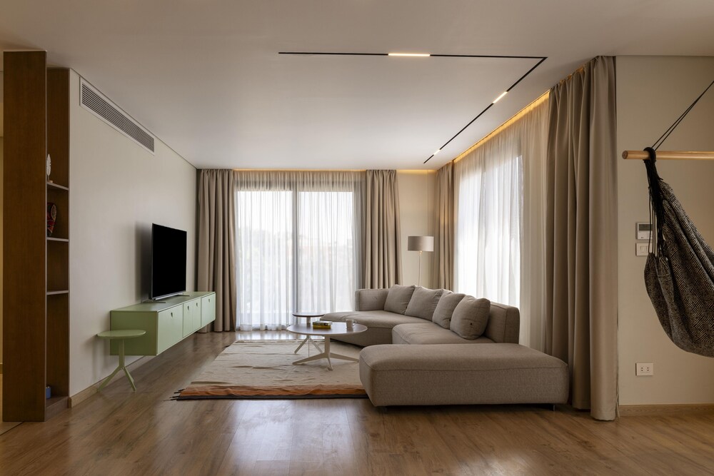Rivera  Silver Palm