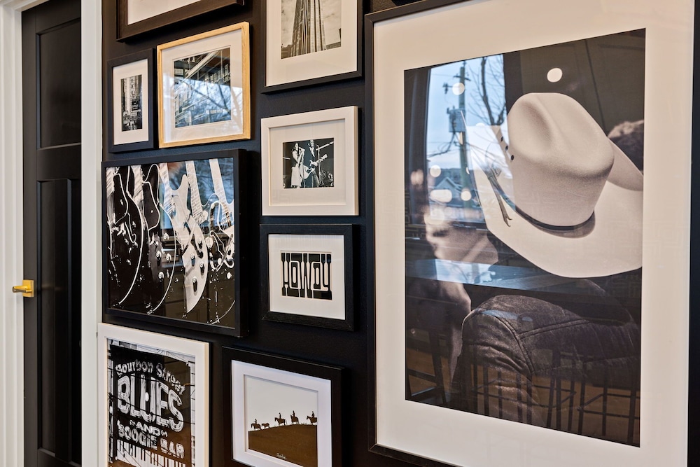 Modern Cowboy - Private Balcony - Mins To Broadway