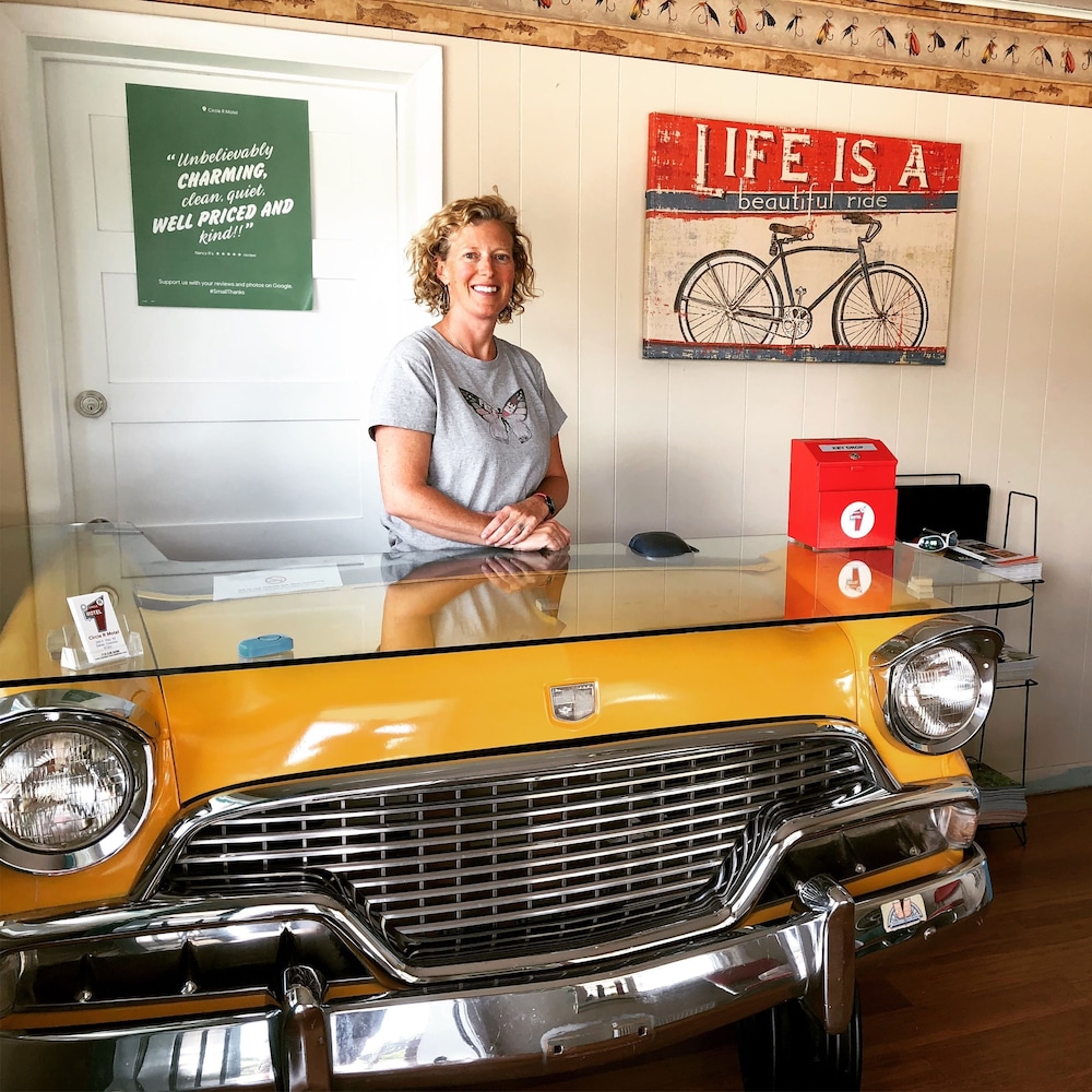 Circle R Motel