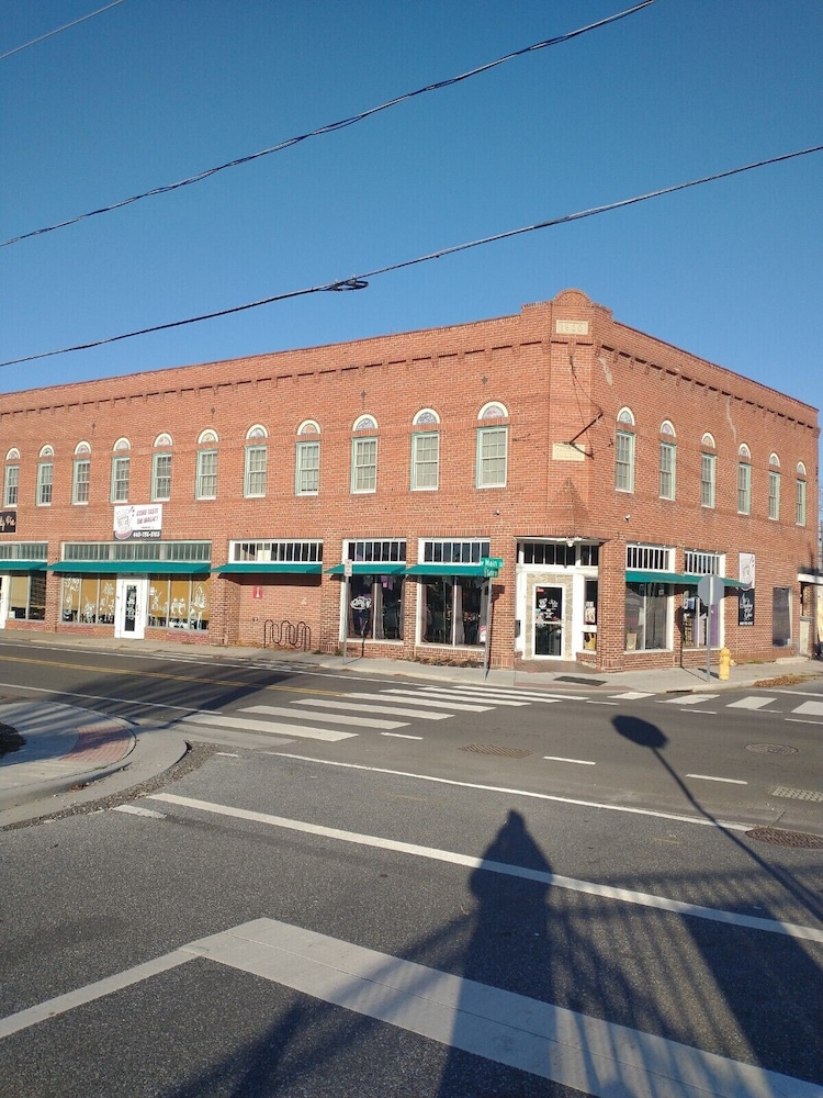 Hotel Salisbury Riverfront Lofts