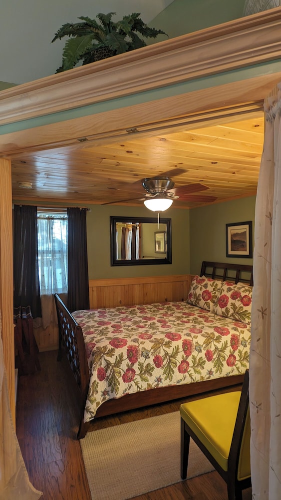 Hinckleys Dreamwood Cottages