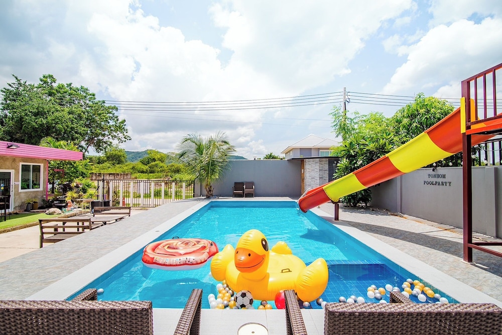 Ton Hom Pool Party