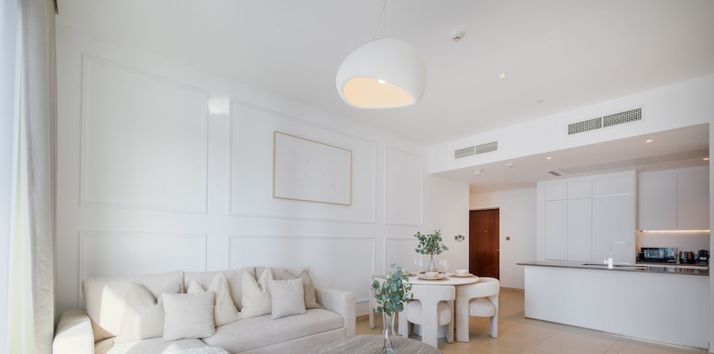 LUX The Marina Gate Sea View Suite