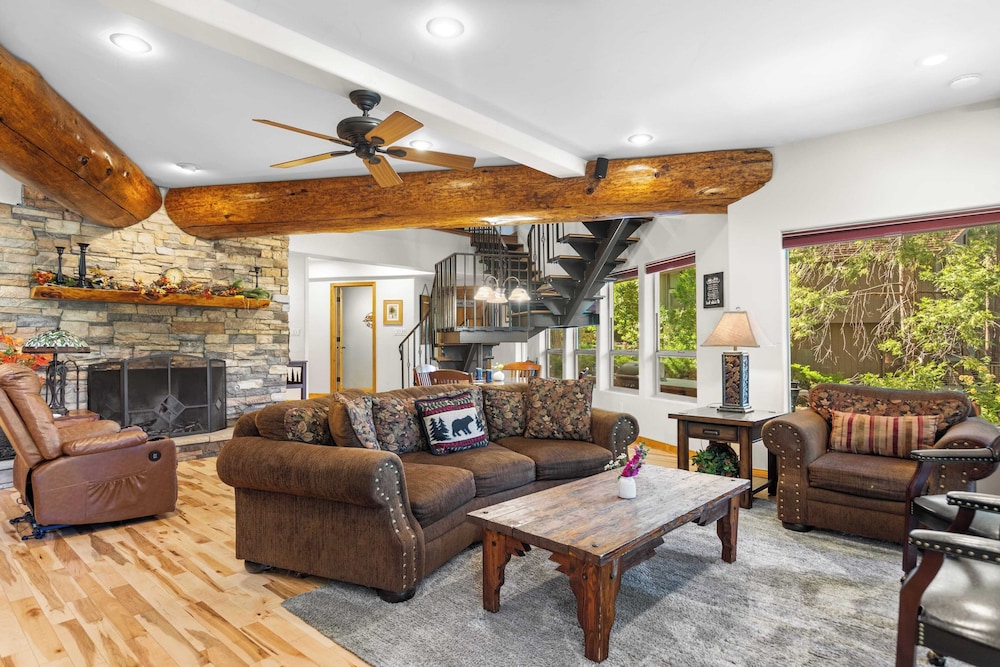 The Fairway Hideaway by Avantstay Game Room, Outdoor Dining & Near Lake Arrowhead