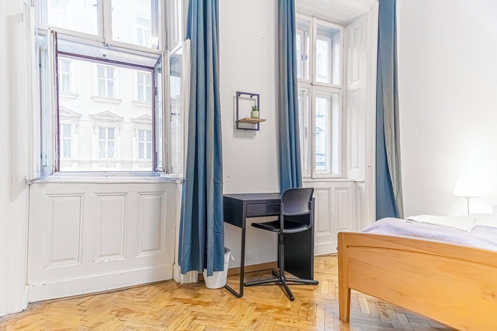 Spacious 2BR Apartment Near Stadthalle