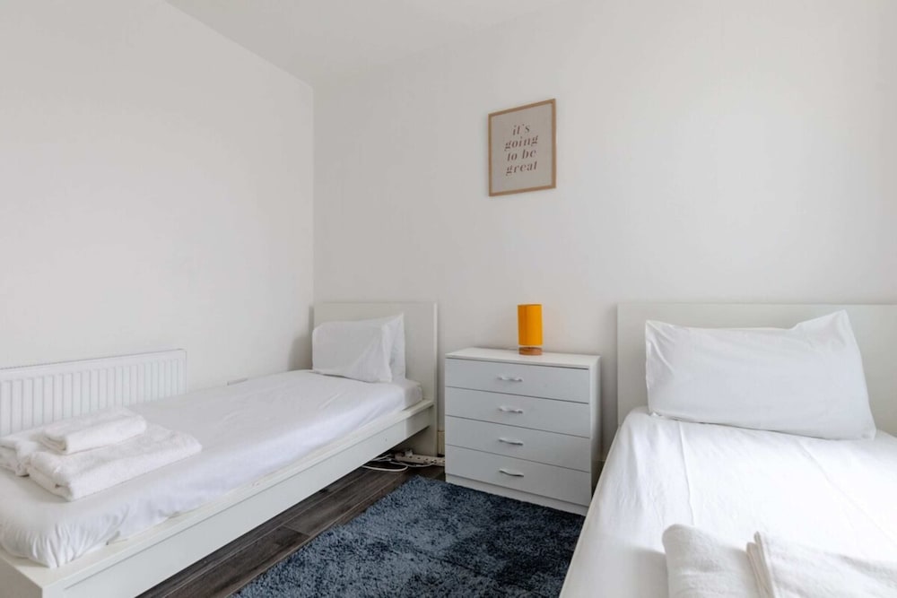 Spacious & Newly Renovated 4BD House East Ham!