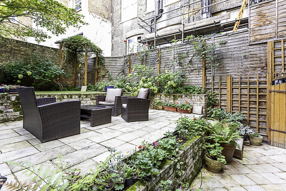 outdoor bbq area