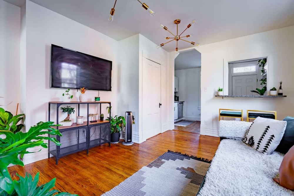 Short North Convention King Bed Parking Free
