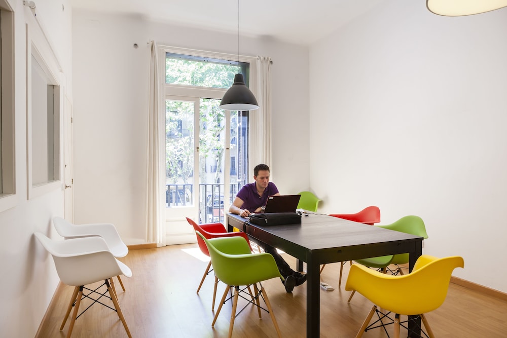 Las Ramblas Pasaje Bacardi Apartments