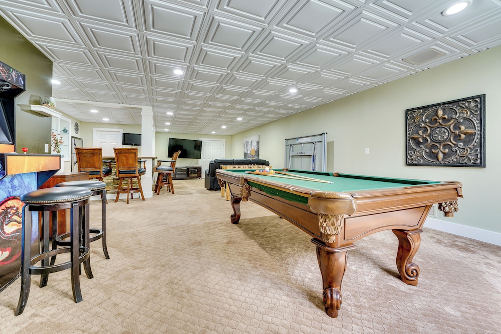 Spacious Family Getaway: 8 Mi to Main St Ann Arbor