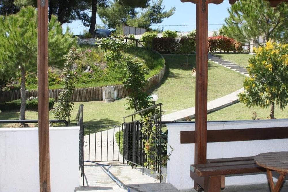 Elani Private Retreat - Villa Anna Garden Escape
